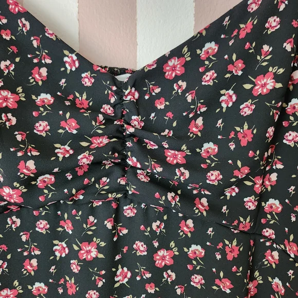 ⭐️SOLD⭐️Chic One Shoulder Floral Dress - Black and Pink - Picture 3 of 10